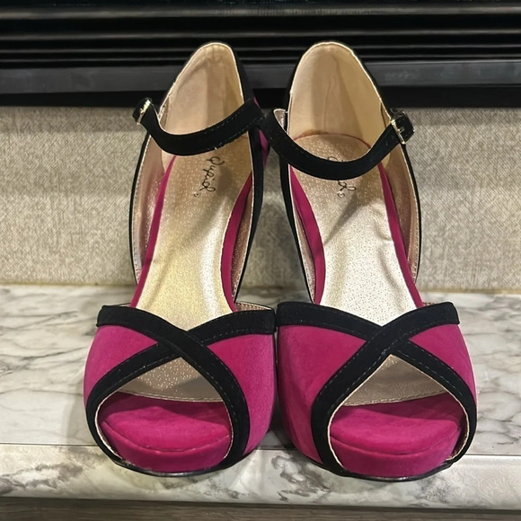 Qupid Trench 49 Women’s Berry Velvet Velour Open Toe Ankle Strap Heels 8.5 NIB - Picture 2 of 9